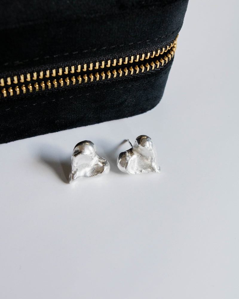 Textured Heart Studs in Silver - Corail Blanc